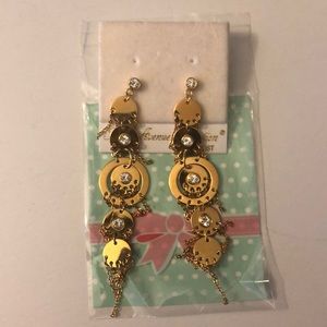 BRAND NEW NWT gold dangling earrings
